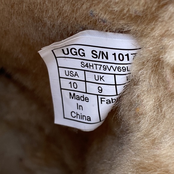 UGG Boots for Kids - Picture 9 of 10